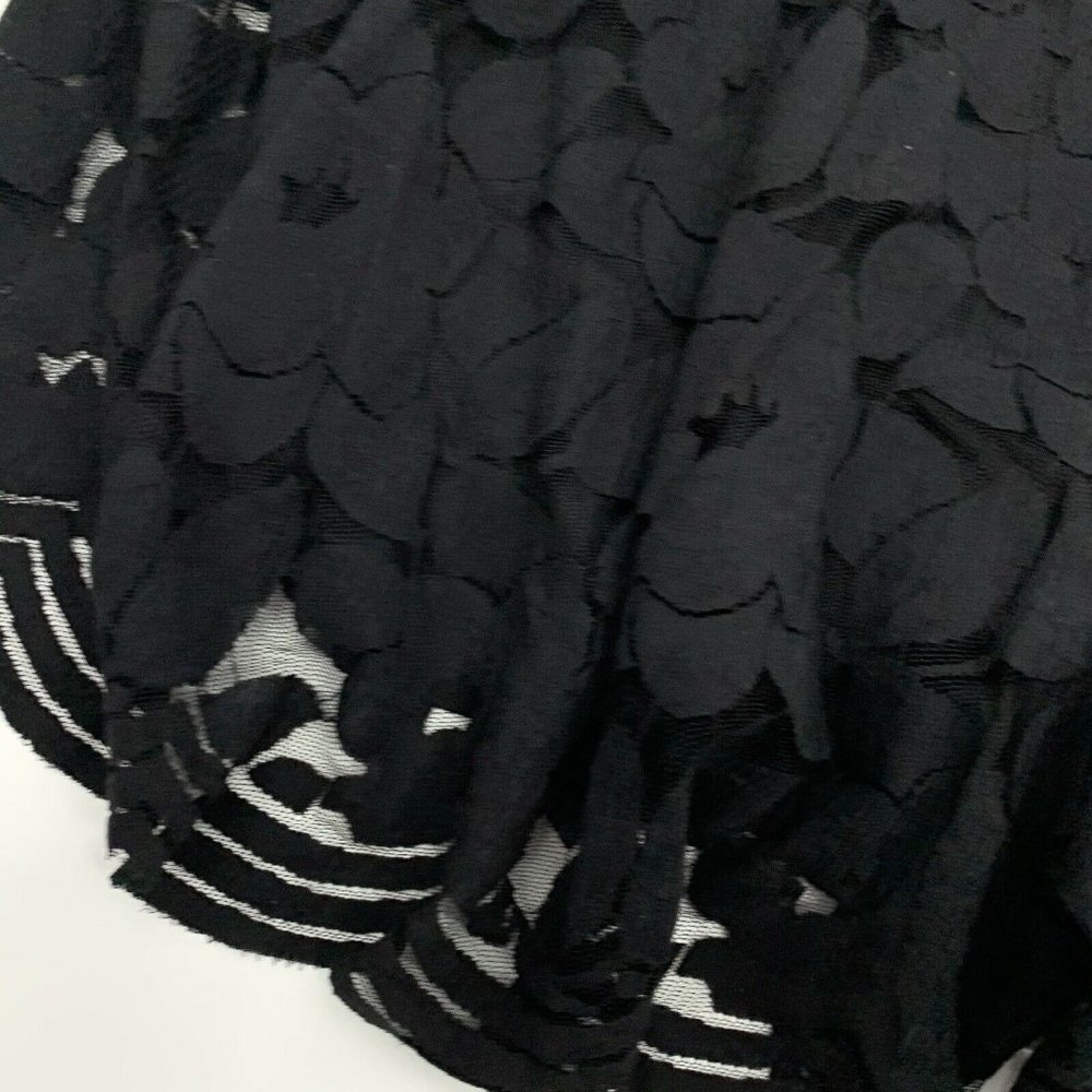 Torrid Black Floral Lace Scalloped Hem Shorts - Picture 9 of 9